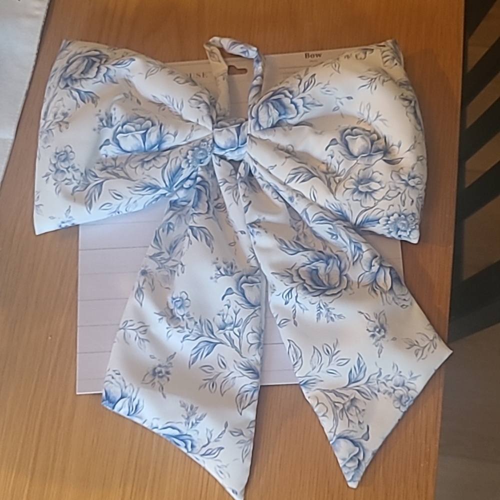 My Texas House White and Light Blue Floral Bow Decor